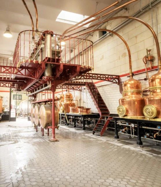 Les alambics historiques de la Distillerie Combier à Saumur