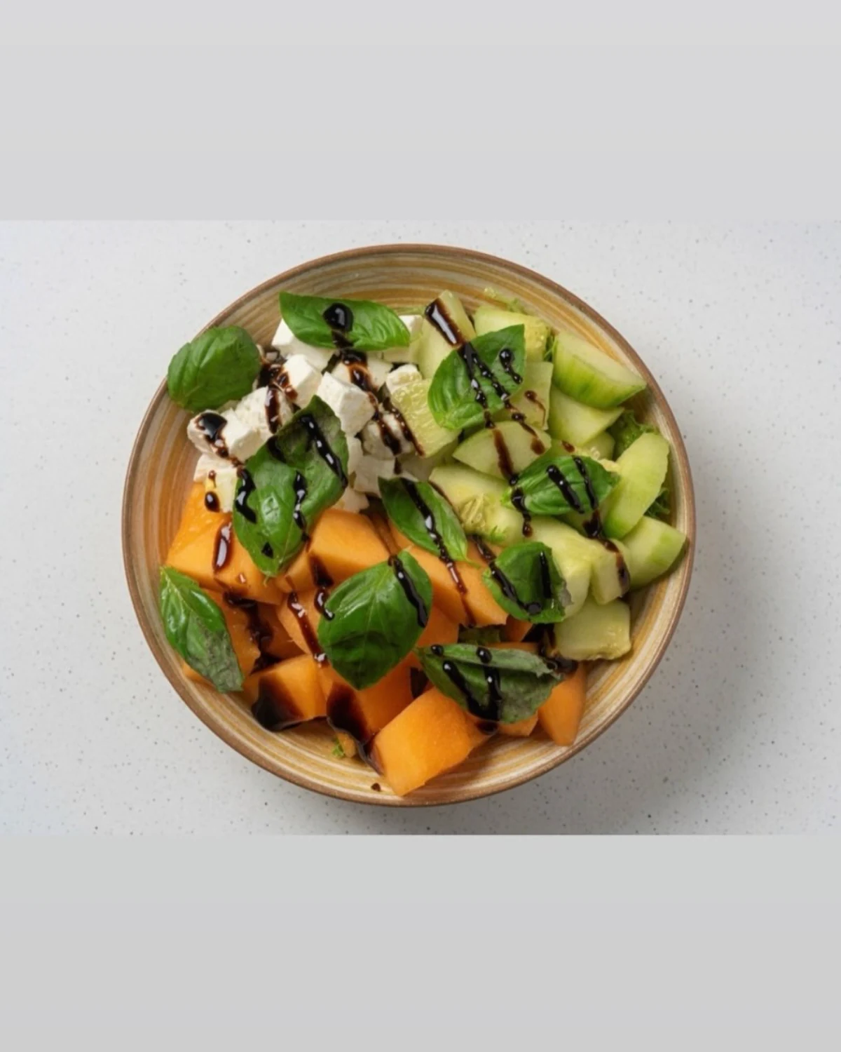 Salade de fruits du Bovary au melon, concombre, feta et basilic
